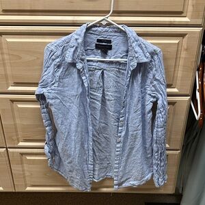 Tahari Light blue 100% linen button down shirt